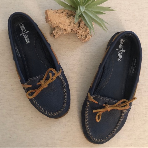 Minnetonka Shoes - Minnetonka Navy Leather Loafers sz 7